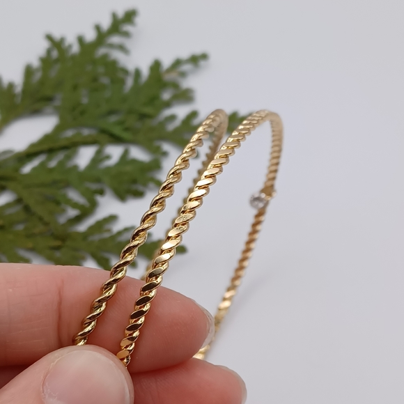 ✨️ Dainty gold-tone bangles - mismatched set of two 🍀3 for $15 - Picture 3 of 5